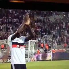 Demba Ba ilk üçlüsünü çektirdi!
