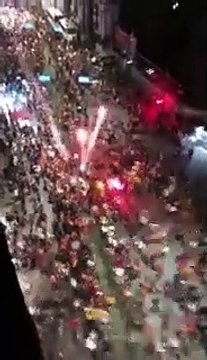 Galatasaraylı taraftarlardan şampiyonluk kutlaması