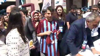 Trabzonsporlu futbolcular imza gününde!