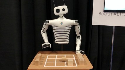 CES de Las Vegas : Reachy, le robot bluffant qui peut vous battre au morpion et servir le café