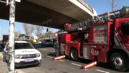 Beşiktaş’ta vinç üst geçide çarptı, sürücü kaçtı