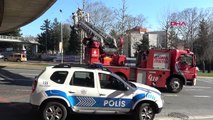 Beşiktaş'ta iş makinesi üst geçide çarptı- 3