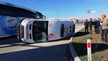Hafif ticari araç ile ambulans çarpıştı: 5 yaralı