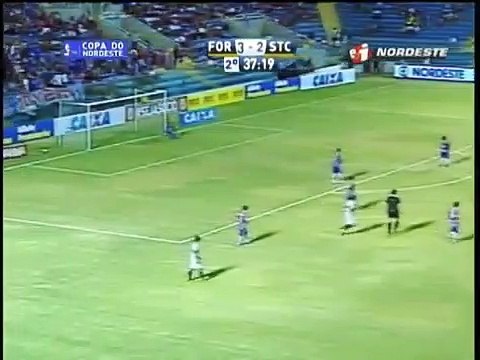 Ceza sahası dışından harika vurdu!