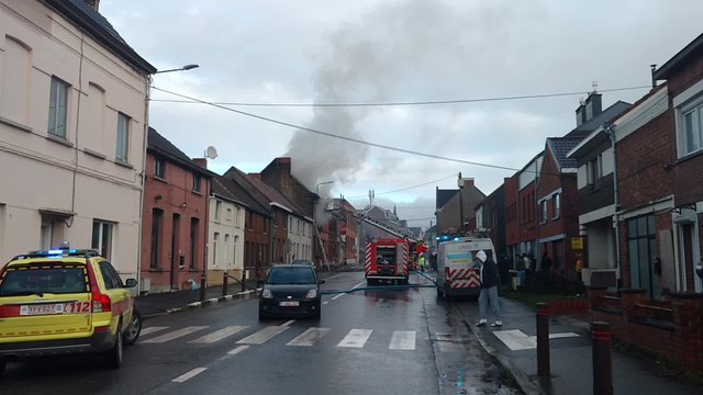 Mons . Incendie chaussée du Roeulx .une personne choquée . Vidéo Eric Ghislain