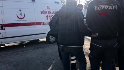 Tekirdağ tamir ettiği midibüsle kapı arasına sıkışan usta yaralandı
