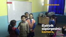 Elektrikli süpürgeyi kamera yapıp Çalışan Gazeteciler Günü'nü kutladılar