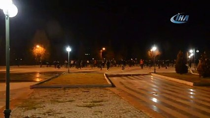 Biletli taraftar salona giremedi, polis TOMA ile müdahale etti