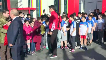 Taha Akgül'ün adı spor merkezine verildi