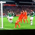 Huntelaar inanılmaz bir gol kaçırdı...