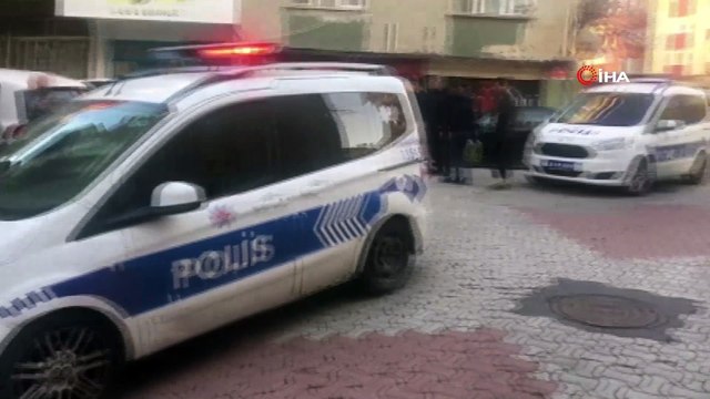 Kağıthane'de komşular arasında çıkan kavga kısa sürede büyüdü. Olayda başına silah kabzasıyla vurulan bir kadın yaralandı. Yaralı kadın hastaneye kaldırılırken bir şüpheli gözaltına alındı.