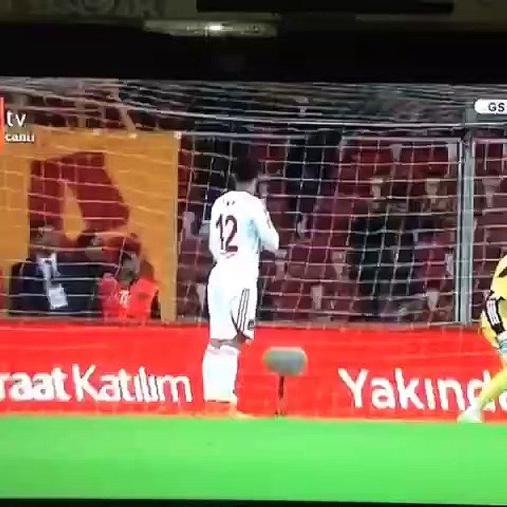 Sneijder frikikten avladı!