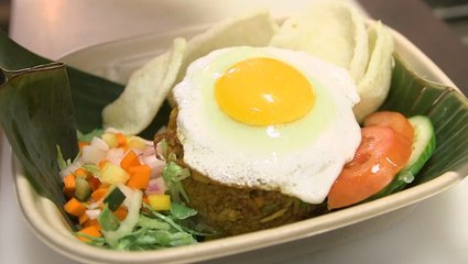 We tried Indonesia's national dish Nasi Goreng with Indonesian rapper Rich Brian