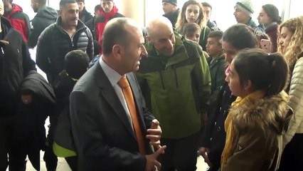 Yüksekova'da sporculara kıyafet ve malzeme yardımı