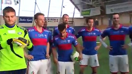 22 amatör 11 profesyonele karşı! Komedi...