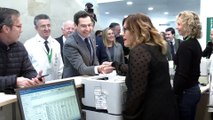 Moreno inaugura en Granada el Centro de Salud Bola de Oro