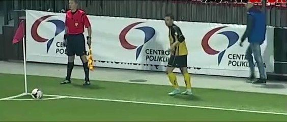 Golü attı, tribüne çıkıp kendini alkışladı!