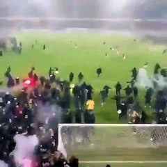 İsvec ligi’nde 9 yıl aradan sonra şampiyon olan #AIK’ta taraftarlar son düdüğün ardından çılgına dönüyor