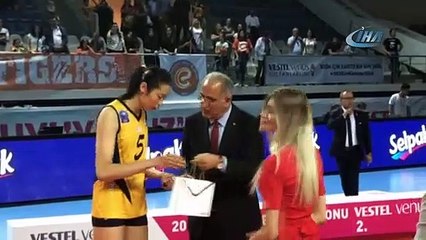 Final serisinin en değerli oyuncusu Ting Zhu seçildi