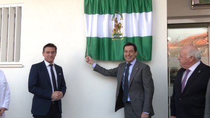 Moreno inaugura en Granada el Centro de Salud Bola de Oro