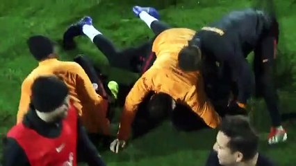 Galatasaray antrenmanında Donk Maicon güreşi