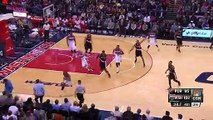 John Wall uçuşa geçti ve seyircilerin arasına daldı