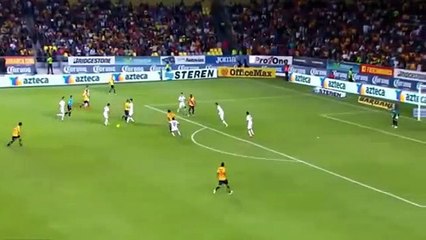 Ronaldinho hakemi aldatmaya çalıştı sarı kartı gördü!