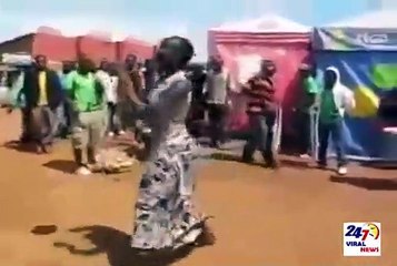 Tanzanyalı kadından futbol şov!