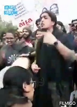 हिंदू राष्ट्र की चुल तेरे सर पे सवार। Du छात्रों का विरोध प्रदर्शन का यह अंदाज आपने नहीं सुना होगा।