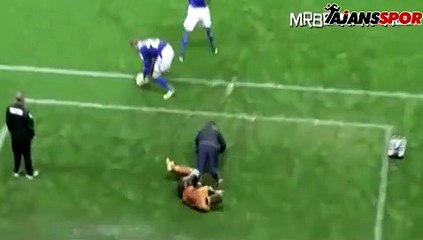 Oyuncu teknik direktöre kaydı...