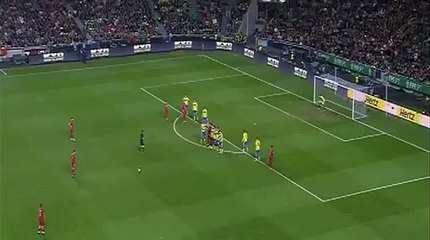 Geceye damga vuran hareket! Zlatan burnunu korudu...