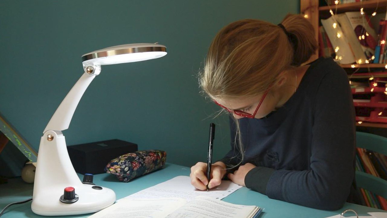 New LED Lamp Helping Dyslexics Read Without Struggle