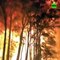 Violenta tormenta que sorprende a los bomberos durante los incendios forestales sin control  en Nueva Gales Del Sur, Australia