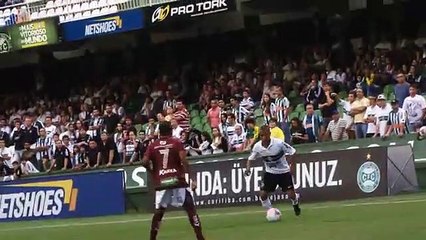 Alexli Coritiba kazanmaya devam ediyor!