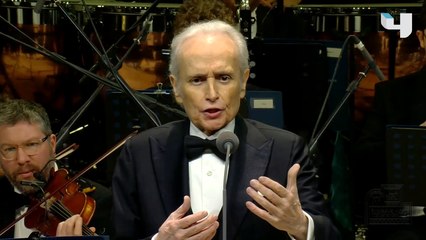 الفنان الإسباني الكبير خوسيه كاريراس يمتع جمهور شتاء طنطورة بواحدة من إبداعاته للحجز يرجى زيارة  almosafer.com/winter-at-tantora  أو الاتصال +966 9200 00997