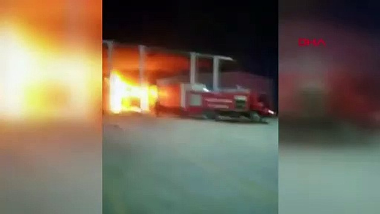Gümrük görevlilerine kızıp TIR'ı ateşe verdi