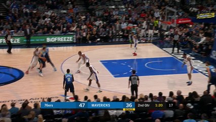 Télécharger la video: Doncic tees up Maverick Powell for the alley-oop