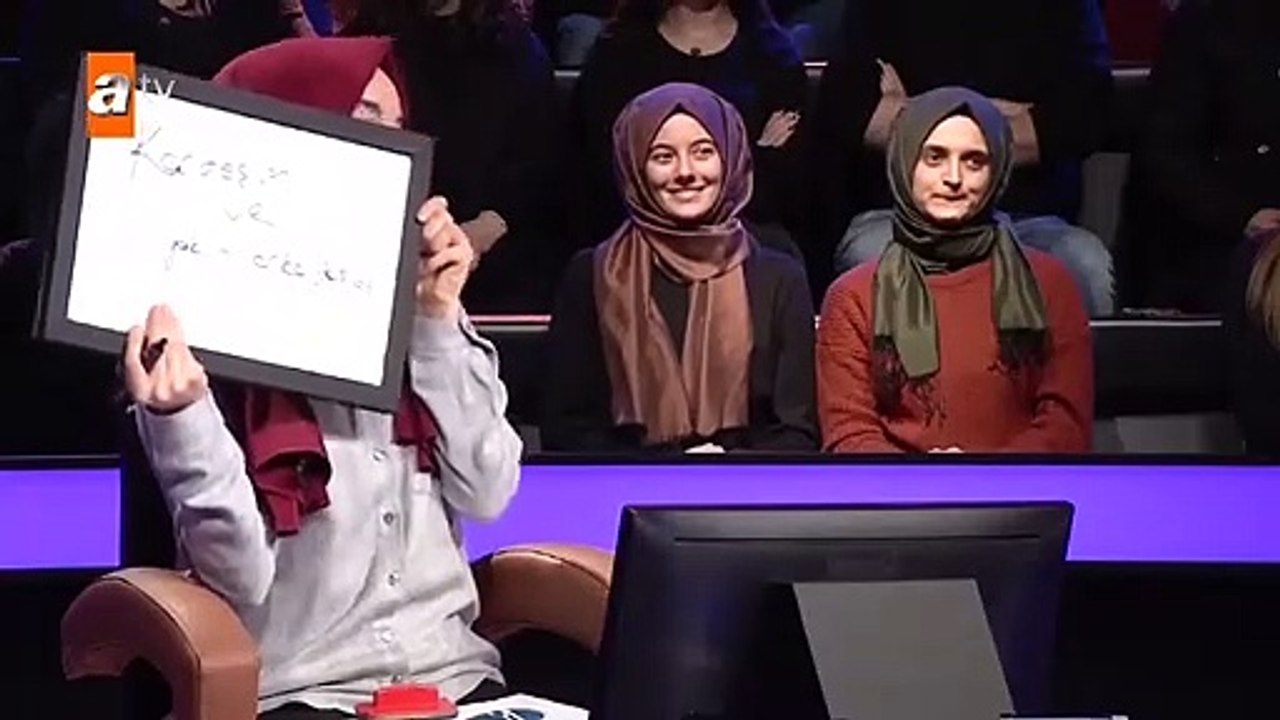 Kim Milyoner Olmak İster'in ağırladığı konuşma engelli  Ümmü Gülsüm sosyal medyanın gündeminde