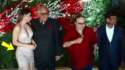 Boney Kapoor Touches Urvashi Rautela Back Inappropriately