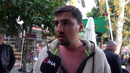 'Beni kandırıyorsunuz' deyip esnafa bıçak çekti, gözaltına alındı