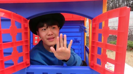 Yuni pretends to transform a small candy into a giant candy!! 유니를 위해 사탕을 과일로 변신시킨 할아버지!!ㅣRomiyu 로미유