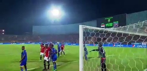 Salah, bu kez kornerden attı