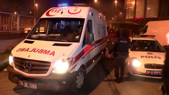 Kadıköy'de 7 katlı binana yangın 11 kişi kurtarıldı 4 kişi hastaneye kaldırıldı