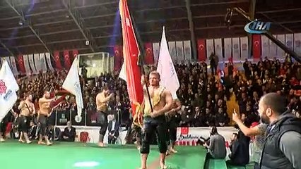 Başpehlivanlar şehitler için kol bağladı