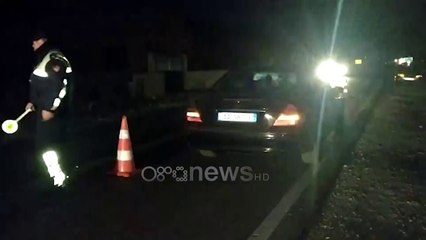 Ora News - Pogradec, makinat përplasen kokë më kokë, plagoset këmbësori
