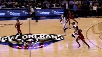 Anthony Davis omzunun üstüne düştü ve oyuna devam edemedi