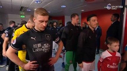 Mesut Özil sahaya kaptan olarak çıktı