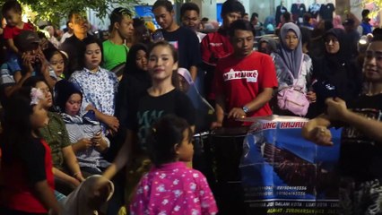 CANTIK DAN MENGGODA SENIMAN JALANAN JOGJA