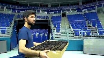 Fenerbahçe'den 60.000 Renkli Bardakla Dev Atatürk Portresi