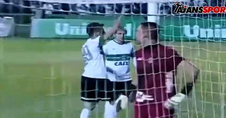 Alex ve Lincoln coştu Coritiba 5 attı!